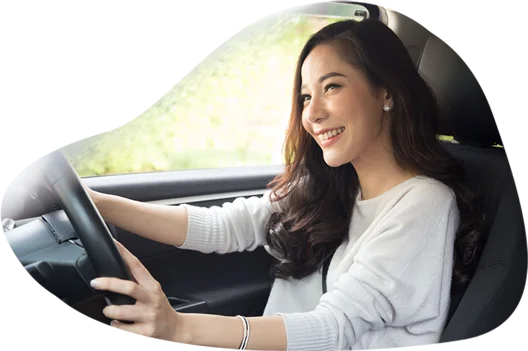 Happy Malaysian Chinese lady just bought her car insurance at an affordable pricing using Carly's free online car insurance comparison platform.